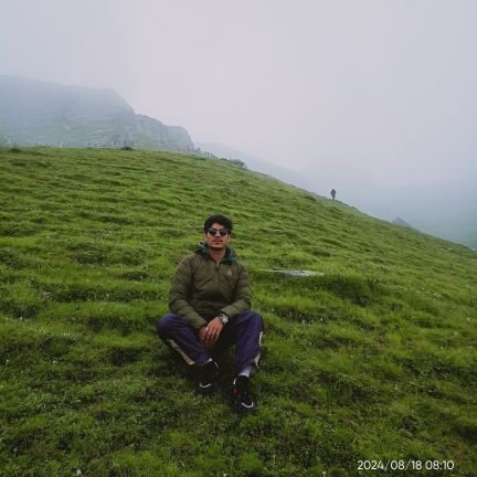 जीवन थुङ्गाको बगान हो कैले मन्दिर पुग्नु पर्छ त कैले घाट कैले चिडिनु पर्छ त कैले झर्नु पर्छ
❣️🙏