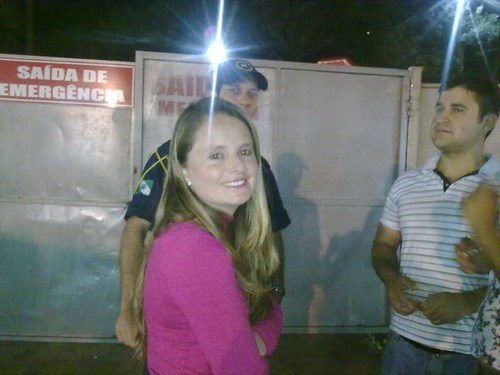 Uma mulher  que busca seus ideais ,aquariana encantadora,rebelde , autêntica rsrs  ansiosa,objetiva,idealista, e super sensível