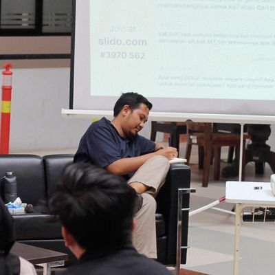 ilhammuzakki's profile picture. Capture moments, write stories | I tweet memes, football, f1, and cats.