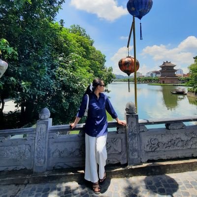 Tú Nhi giấu tên 🪐💐🤓🤍🫀
Người Việt gốc cây. Girl đẹp gái 🫀 chống nạng. Nhà sáng tạo nội tâm 🥸