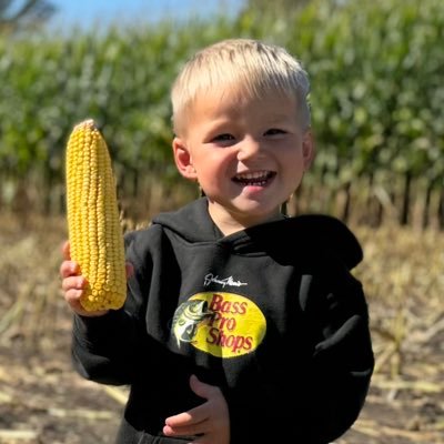 TheLeeFast's profile picture. Husband // Father // Farmer //