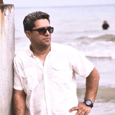 بازما ماندیم و شهر بی تپش
وانچه کفتارست وگرگ و روبه ست
گاه میگویم فغانی برکشم
باز میبینم صدایم کوته ست
❤️perspolis❤️