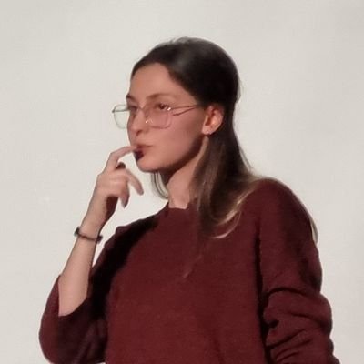 selinayyi's profile picture. ciddi gibi ama değil gibi de