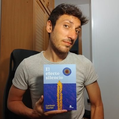 ✒️ 80 % Dramaturgo / 20 % Narrador
🌾 Exjoven promesa de las letras castellanoleonesas
🧑🏫 Profe de Lengua y Literatura y Artes Escénicas