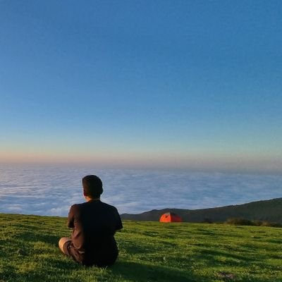 MGaeeni's profile picture. آفاق را گردیده ام، مهر بتان ورزیده ام
بسیار خوبان دیده ام، اما تو چیز دیگری