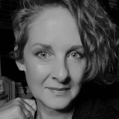 Writer. Reader. Napper. I like jazz, guinea pigs and all things Japanese. Say hi.