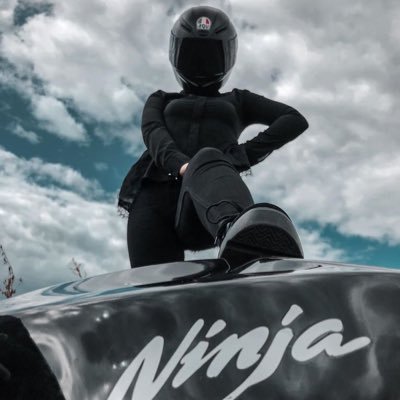 Krakg's profile picture. Cada quien hace de su “sin esquinas” un candelero 🤷🏻‍♀️