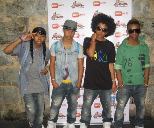 Long hair dnt care lots uf swag dnt care wht ppl saii gonna dooooo mhe.............. Ohhhhhh yeaaaaaaaaa mindless lover 4ever