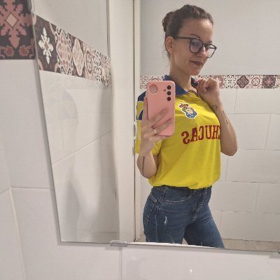 Dacillm1's profile picture. El pasado puede doler pero está en ti huir o aprender de él .
Gran Canaria💛💙.
Gm en comercio y marketing