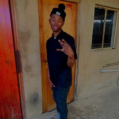Rap is my first love
Ghetto till death do us apart
Make money or make noise bout making money .
