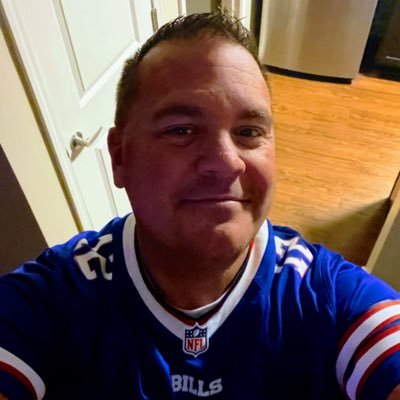 Dad x5. Born & raised in the 814, now call 704 home. Formerly of ESPN, Yahoo! Sports, NFL, WKBI, KNBR #Billsmafia #WeAre #LetsGoPens #LetsGoBucs