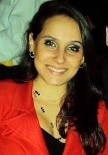 Catarinense, de Florianópolis, 21 anos, Geminiana, estudante do curso de Assistência Social da UFSC.