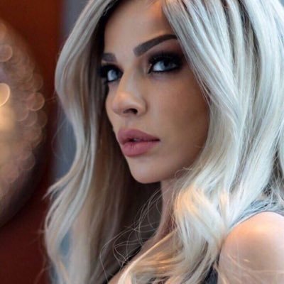 انا هنا عشان اضحك فلا تشغلني