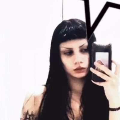 lesbeeant's profile picture. ୨୧₊♱ ♡₊˚ ・₊✧ , ⚢ , fem, feminist. angriest sweetest girl 𖦹