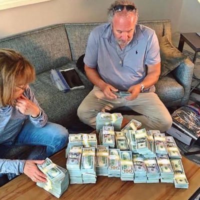 I am Mavis l wanczky the Massachusetts powerball winner of $758,000,000 I’m giving out $500,000 to my first 3k followers Dm now to get your winnings