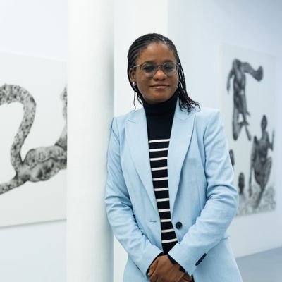 Née et travail à kinshasa, diplômé de l'Académie des arts,option peinture. Fondatrice de l'Asbl Loboko ya sansa et l'initiatrice du projet handicap mental.