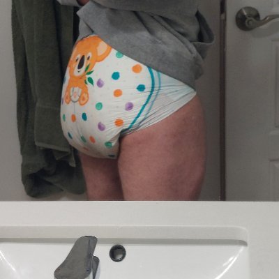 20(s) Male  🇨🇦   ABDL . DL . Cuddle Expert 
NO Minors