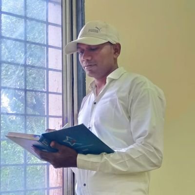 गलत लोगों कि जीत उसी वक्त तय हो जाती है, जब सही लोग चुप हो जाते है|