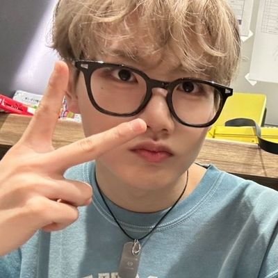 hwncuestic's profile picture. ˚ you make the world so beautiful ─ ✦˚