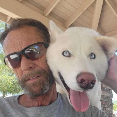 Family first! #Hawkeyes big Iowa Hawkeyes fan! Love my Dodgers! Love my husky and all animals!
