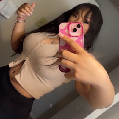 RudeBruja's profile picture. not interested 😉