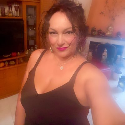 p0WdI9V6HDSS1FX's profile picture. Να μην είσαι η γυναίκα που χρειάζεται έναν άντρα... Να είσαι η γυναίκα που χρειάζεται κάθε άντρας δίπλα του!!!!  NO DM