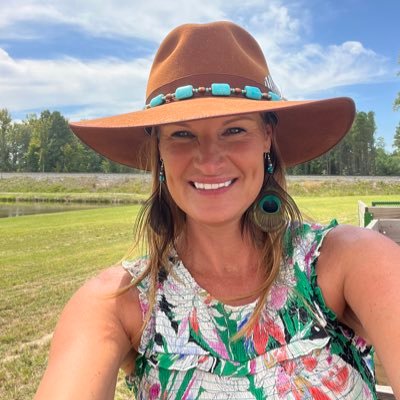 cortneyelizhill's profile picture. 