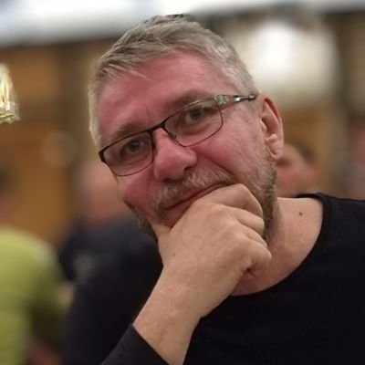 Én kimondom azt,amit a politikusok és közszereplők nem mondhatnak ki...
...a liberális baloldalon ,rohadvány pufajkás kommunista férgek vannak...