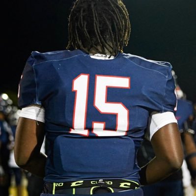 DE / College Football Player 🏈 HT:6’3 WT: 260 GPA: 2.3