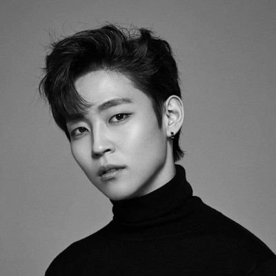 kim_woosung456's profile picture. the rose 🖤 🌹