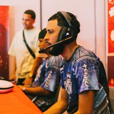 RogerAndres_'s profile picture. Jugador competitivo de Warzone