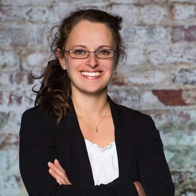 Maman engagée. Défense des droits & libertés. Protéger notre héritage canadien-français. Intégrer humain, chiffres et responsabilité sociale | MBA,CPA Auditrice