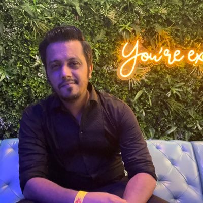 Indian 🇮🇳 , Mumbai 🌆 Traveller✈️ Snap👻- usamagodhrawala