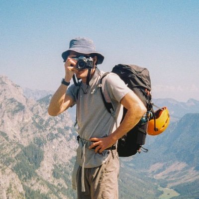 Photographer + Filmmaker / Free camera gear guide linked below 🧡