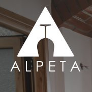 Alpeta Agroturizem ndodhet ne lindje te qytetit te Beratit, ne fshatin Roshnik.
Alpeta perbehet nga kantina e veres, restoranti dhe bujtina.