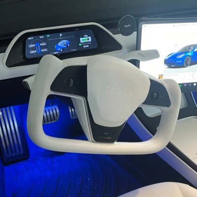 j’aime la technologie et le future car au présent j’y suis… j’aime les gens qui m’apporte la connaissance et la sagesse. je roule en Tesla merci @didchoucrout