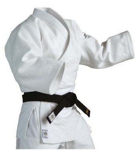 井上康生監督にサインして頂いたミズノ柔道着。胸マークは日本代表