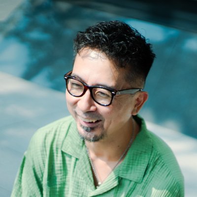 福岡・東京のクリエイティブ企業リーボの代表取締役 / 桐箱スニーカーボックス『桐尊足-KIRINOMIKOTO-』ディレクター / ストリートムービーイベント『.mov』プロデューサー