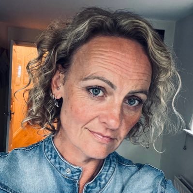 Mum to girls, Director of Teacher Ed at Uni of Leicester. Lover of coffee, daffodils, blue skies & headspace. Ideally all at the same time. Views my own.
