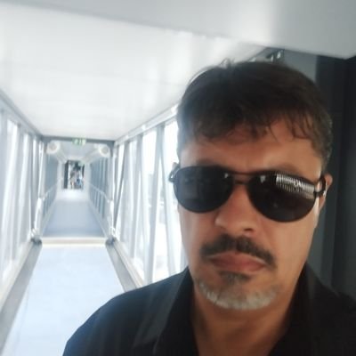 Conservador, armamentista,patriota, cristão, defendo minha família, me siga que sigo de volta,