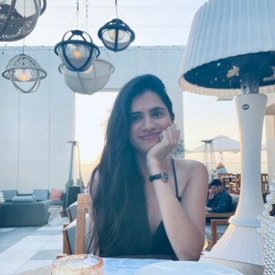 Laraguza's profile picture. 👩🏻‍🏫