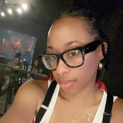 eyes21215's profile picture. 