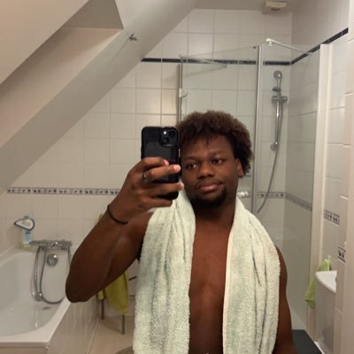 12V2N's profile picture. 