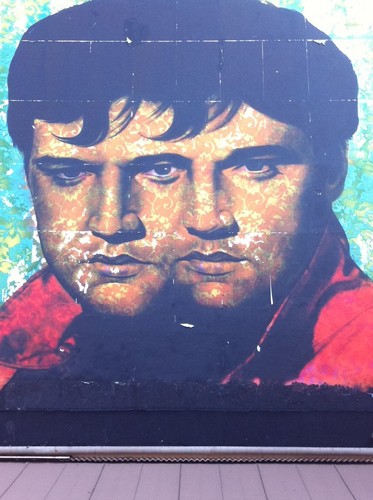 MelGisquiere's profile picture. Trop de vin, trop de chocolat mais on n'a qu'une vie.