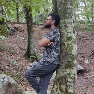 🌹دانشجو کارشناسی ارشد حقوق کیفری و جرم شناسی 🌹 وکیل آینده🌹
تا کسی شهید نبود، شهید نمی شود. شرط شهید شدن، شهید بودن است 🌹