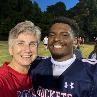 Wife to Dwight, Mom to 3 great kids- Shian, Dakota & Isaiah. NeNe to 5 grandkids. This is us-Blended & Blessed! Big time Rockcastle Rockets fan of #0!!