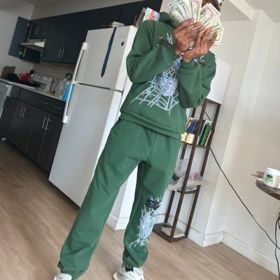24yr Brooklyn based content Creator 420 supplies available 🍃. I charge for meets no deposits. (Fine Shi Hmu 💓🧚🏾♀️)