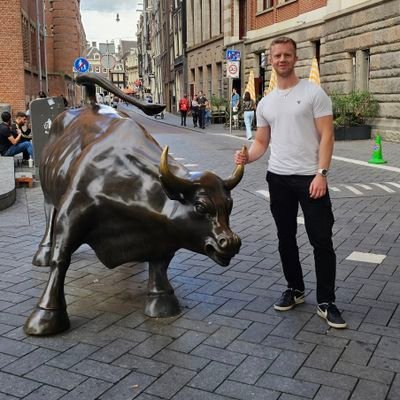 aandelenmoan's profile picture. Geen beleggingsgoeroe📊  gewoon iemand die doet alsof die de aandelenmarkt begrijpt.
mogelijk wel handige nieuwtje en memes over beleggen😎