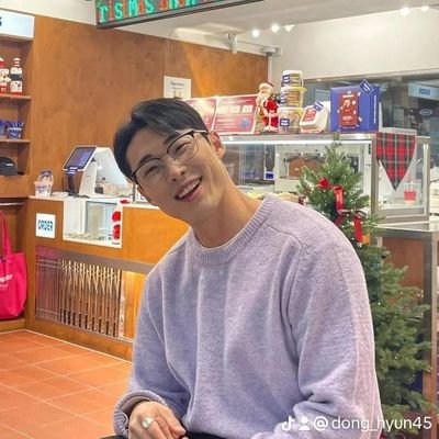 DongHyun119's profile picture. Be content with what you have because you pray for the best and expect the worst💖