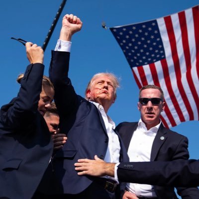 leigh_enos's profile picture. 